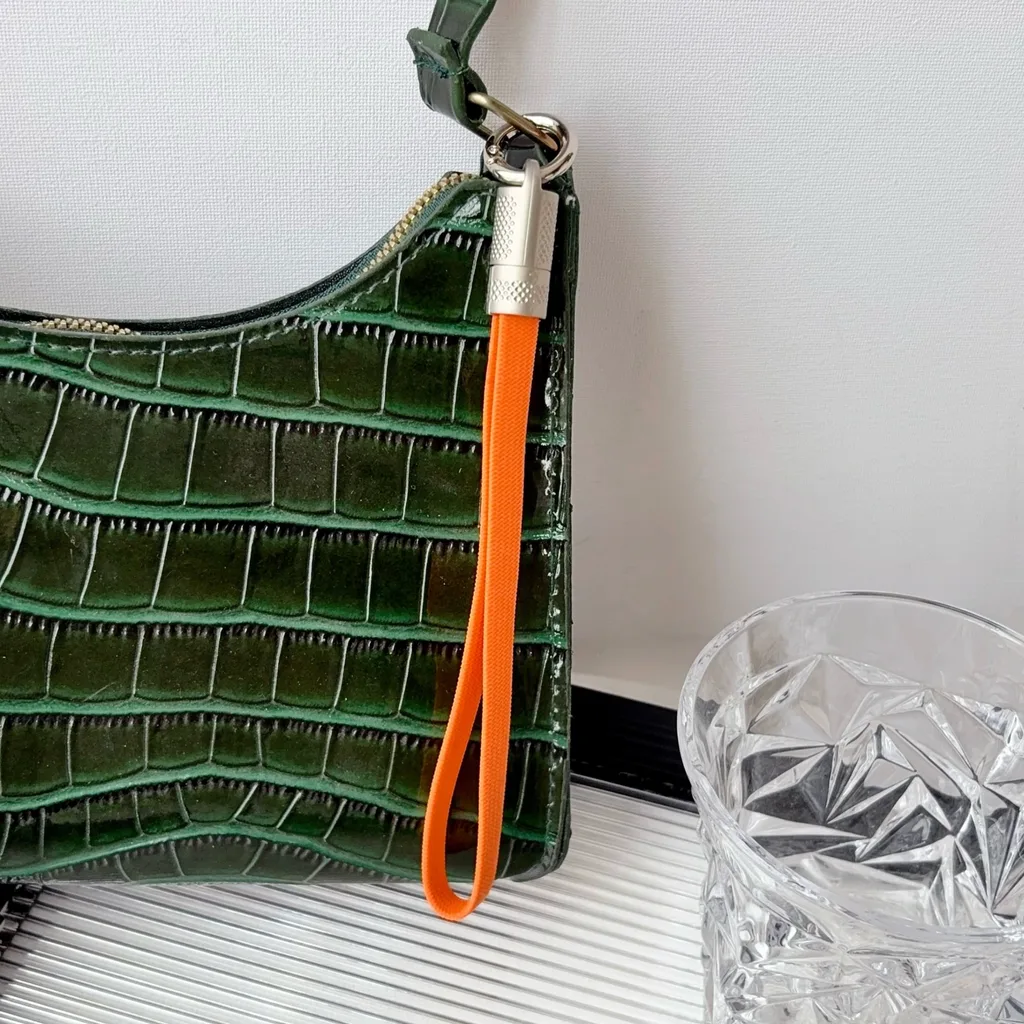 Lanyard charging and data cable 60W (2-in-1 C-to-C charge and data, keychain portable design)